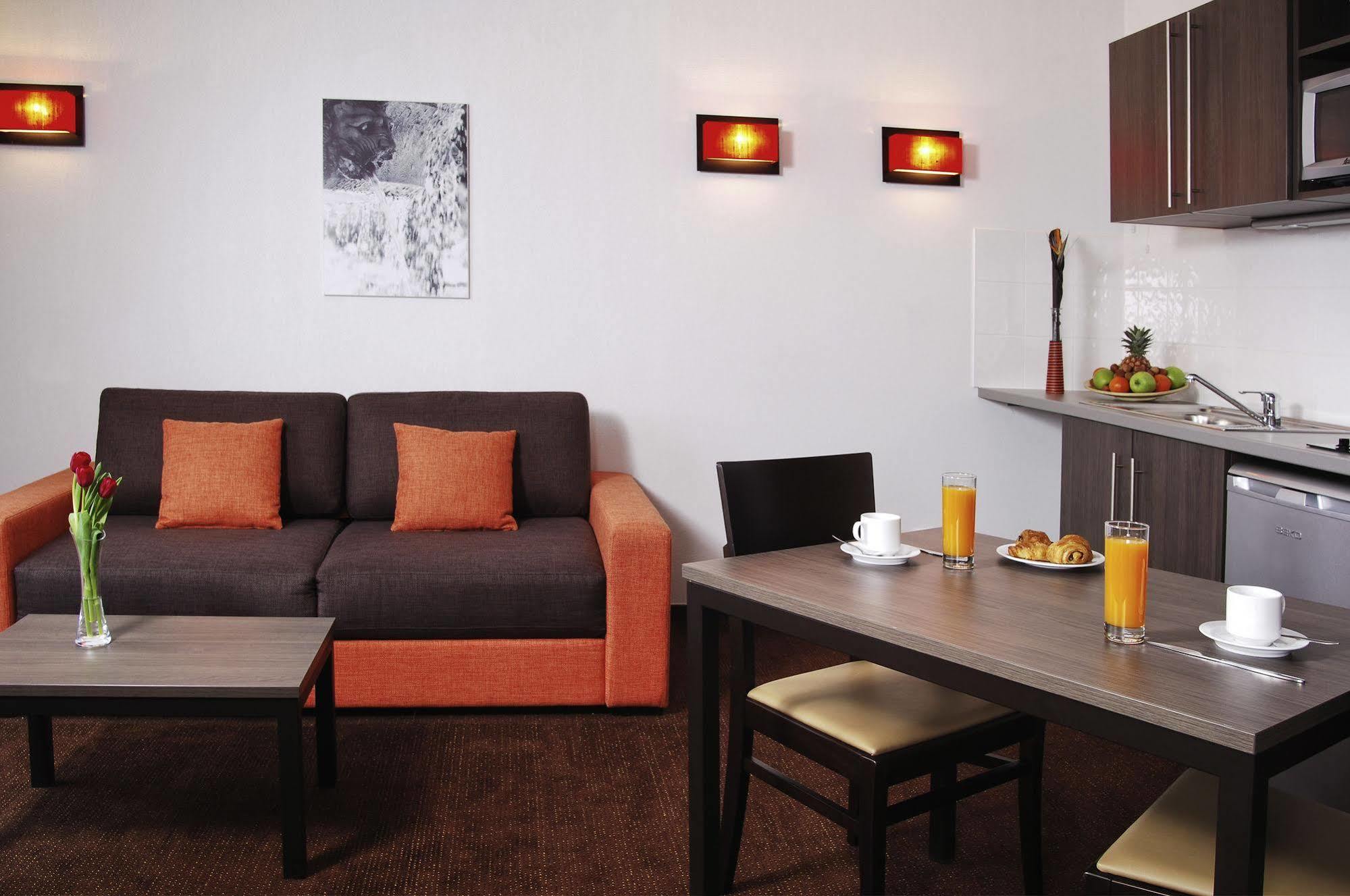 Zenitude Hôtel-Résidences Nîmes Centre Quarto foto